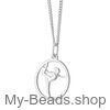 My-Beads zilveren sport hanger 441 Zweefstand

Afmeting: 18 mm
Edelmetaal: echt zilver, 925 (1e gehalte), nikkelvrij.
Inclusief geschenkverpakking.
Prijzen zijn incl. B.T.W


My-Beads sportsieraadzilveren hanger, Zweefstand

Cadeau tip voor een turnster of gymnaste. Sinterklaas / Kerstmis.



Dit leuke sportsieraad is ook te bestellen met collier/ketting, echt zilver, 925 (1e gehalte), nikkelvrij.

Het zilveren collier is van Duitse kwaliteit en voorzien van een karabijnsluiting.

Collier/ketting 38 CM of 40 CM van € 17,95 voor € 13,= bij aankoop van deze hanger.

Collier/ketting 45 CM van € 18,95 voor € 14,= bij aankoop van deze hanger.

#MyBeadsSport #Gymnastiek #Turnen #Toestelturnen #ArtistiekeGymnastiek


De vloer is een discipline binnen het toestelturnen.

Een vloeroefening hoort te zijn opgebouwd uit verschillende soorten onderdelen:

Acrobatische onderdelen (series), balansonderdelen (statisch), lenigheidsonderdelen.

De acrobatische series zijn aaneenschakelingen van acrobatische elementen zoals flikflaks, overslagen en salto's.

De vloeroefening hoort te beginnen en te eindigen met een acrobatische serie en ook halverwege de oefening zit nog een acrobatische serie.

Tussendoor worden balansonderdelen geturnd (zoals de handstand) en lenigheidonderdelen (zoals de spagaat).

Bij de vrije oefening op muziek wordt de oefening verder opgevuld met bewegingen op de muziek zoals in het klassiek ballet.

Leuk cadeau voor een gymnaste, gymnast, turnster, turner, trainer of trainster.