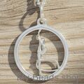 Zilveren hanger met gymnaste die een ritmische gymnastiek oefening met hoepel op de vloer uitvoert tijdens een wedstrijd.  
Mooi cadeau voor verjaardag of kerstmis.