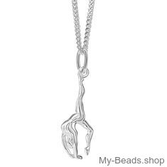 My-Beads sport hanger 438 Boogje / bruggetje 3-D / achterwaarts bruggetje gymnastiek / flik flak.

Afmeting: 26 mm
Edelmetaal: echt zilver, 925 (1e gehalte), nikkelvrij.
Inclusief geschenkverpakking.
Prijzen zijn incl. B.T.W.
My-Beads sportsieraad zilveren hanger, boogje / bruggetje in 3-D uitvoering. (Hanger 439 en 440 zijn in 2-D uitvoering)

Cadeau tip voor een turnster / gymnaste.

Leuk cadeau idee voor een verjaardag, vriendin of wedstrijd.

Dit leuke sportsieraad is ook te bestellen met collier/ketting, echt zilver, 925 (1e gehalte), nikkelvrij.

Het collier is van Duitse kwaliteit en voorzien van een karabijnsluiting.

Collier/ketting 38 CM of 40 CM van € 17,95 voor € 13,= bij aankoop van deze hanger.

Collier/ketting 45 CM van € 18,95 voor € 14,= bij aankoop van deze hanger.



De flikflak is een acrobatisch element en bestaat uit een achterwaartse hele rotatie om de breedte-as met afzet met beide handen van de vloer. De flikflak is een belangrijk verbindingselement in acrobatische series en wordt daarom veel geturnd op het turntoestel vloer en in acrobatische gymnastiekdisciplines zoals tumbling en acrogym. De flikflak is de tegenhanger van de handstandoverslag voorwaarts.

Leuk cadeau voor een gymnaste, turnster, of trainster.

Gymnastiek merchandise bestel je online bij My-Beads.shop 

Acrobatische gymnastiek, Aristieke gymnastiek, toestelturnen, 

#MyBeadsSport #Gymnastiek #Turnen #Gymnaste #WG2023