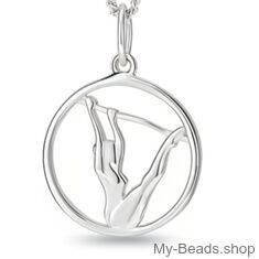 Zilveren hanger met gymnaste die een artistieke gymnastiek oefening op de brug ongelijke leggers uitvoert tijdens een wedstrijd.  
Mooi cadeau voor verjaardag.