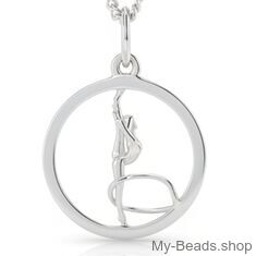 Zilveren hanger met gymnaste die een ritmische gymnastiek oefening met hoepel op de vloer uitvoert tijdens een wedstrijd.  
Mooi cadeau voor verjaardag of kerstmis.
