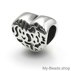 My-Beads charm Heart Fantasy Sterling Silver

This silver charm fits all common charm bracelets.
Material: Sterling Silver 925.
Includes gift packaging