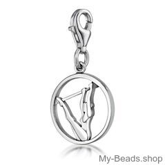 My-Beads Charm Silber 617 "Stufenbarren"

Größe: 15 mm 
Material: 925 Sterling Silber.
Artikel kommt mit Geschenkverpackung.
Preise inkl. MwSt.
Tolle Geschenke - Geschenkideen für Turnerinnen, Trainer, Wettbewerb, Meisterschaft Usw. Rhythmische Sportgymnastik, RSG. / Rhythmische Gymnastik RG.

My-Beads Silber Sportschmuck Charm Silber, Anhänger mit Karabiner. Silber Sportmotiven Turnen / Gymnastik.

Diese Sportcharm gehört an deiner Bettelarmband.

Es gibt eine Charm für viele Sportarten.

#MyBeadsSport #Gerätturnen #Bodenturnen #Elemente

Geschenkidee: Weihnachten, Geburtstag, Wettkämpfe & Wettbewerbe.