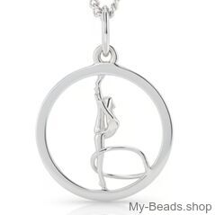 Ciondolo in argento raffigurante una ginnasta che esegue un esercizio di ginnastica ritmica con il cerchio a terra durante una competizione.
Un regalo perfetto per un compleanno o Natale.