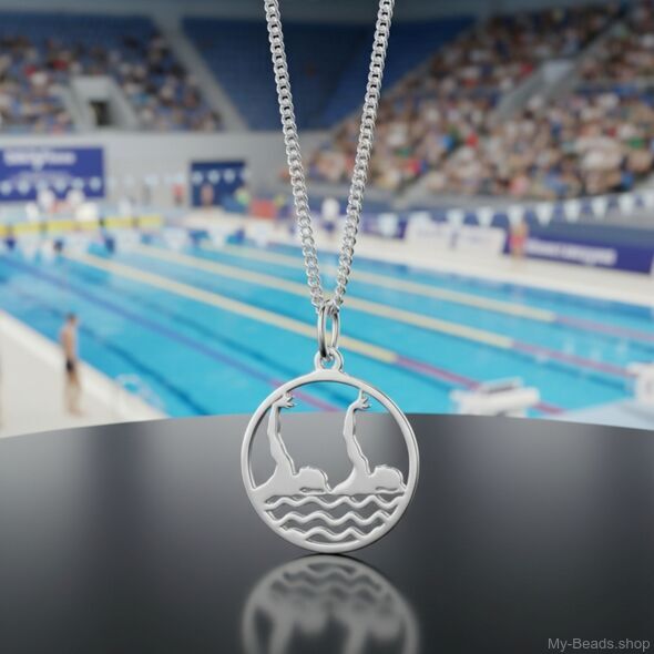 My-Beads 485 Ciondolo in argento Nuoto sincronizzato
Dimensioni: 22 mm
Metallo prezioso: Argento, 925/1000 senza nichel.
Include confezione regalo.
I prezzi includono l'IVA

Regalo di nuoto sincronizzato
per Natale, compleanno, collana sportiva in argento per nuoto sincronizzato.
Regalo: compleanno, Natale, gara

Questo bel gioiello sportivo può essere ordinato anche con una collana/catena, Argento, 925/1000, senza nichel. 
La collana in argento è di qualità tedesca e ha una chiusura a moschettone.

#MyBeadsSport #Nuoto sincronizzato #nuoto artistico #sport acquatico

nuoto sincronizzato nuoto artistico sport acquatico. 
Il miglior regalo per un nuotatore sincronizzato che pratica il nuoto sincronizzato come sport